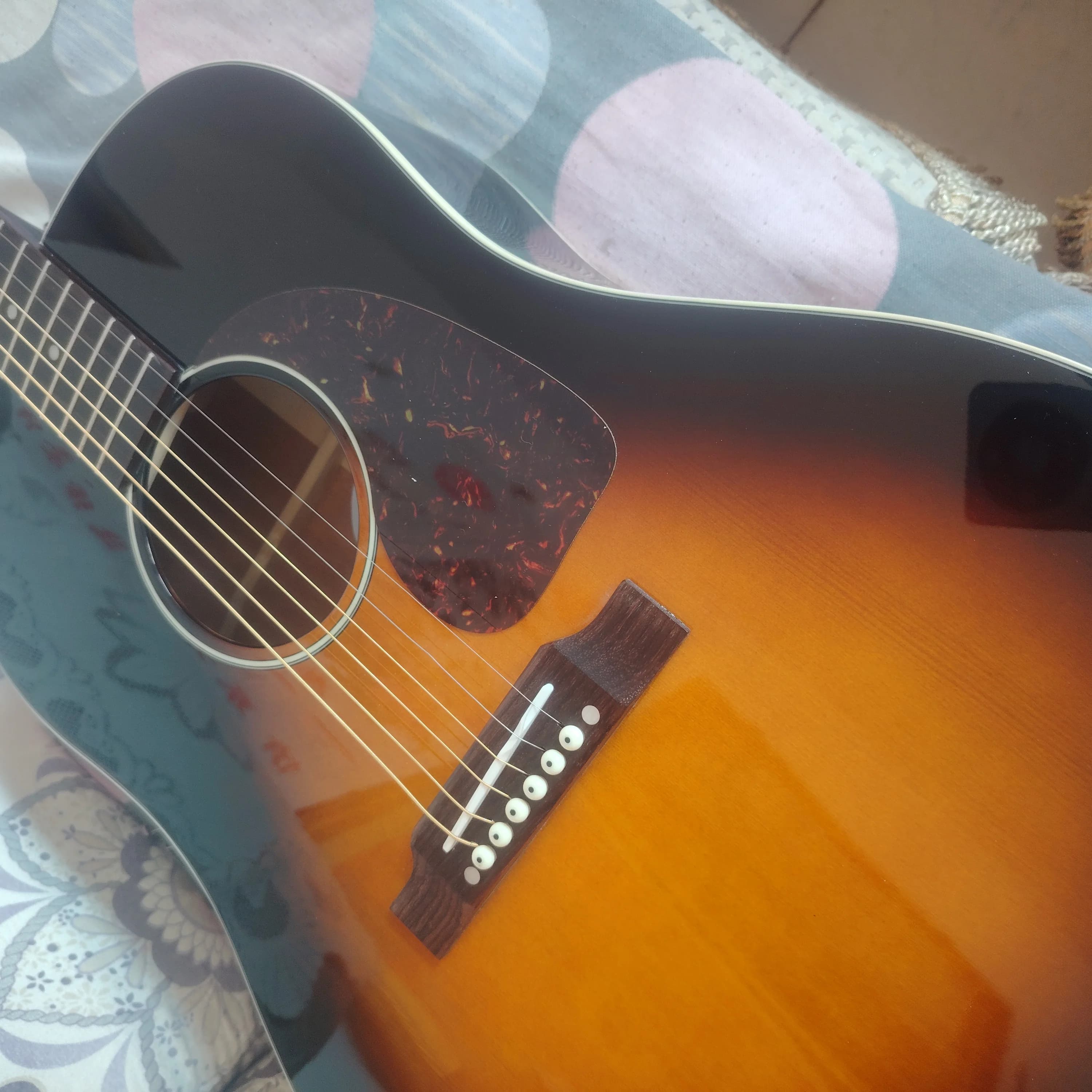 Chitarra folk J-45VS di alta qualità da 41 pollici, top in abete massello, tastiera in mogano, spedizione da magazzino locale negli Stati Uniti