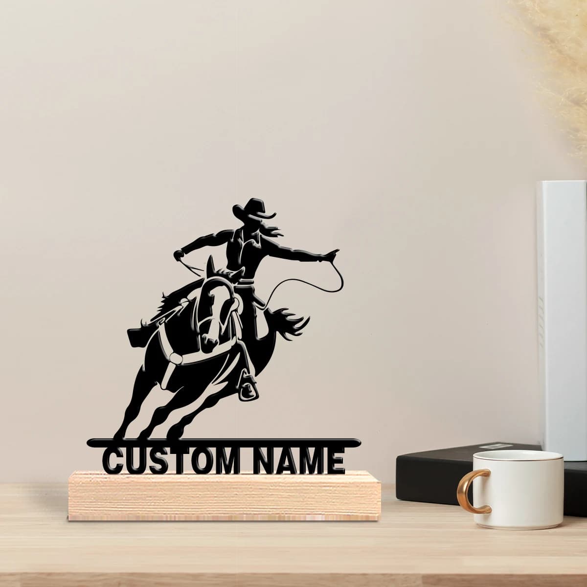 Statua in Metallo Personalizzata Stile Cowboy con Base in Legno, Decorazione da Tavolo o da Parete per Casa di Campagna, con Cornice in Legno, Perfetta