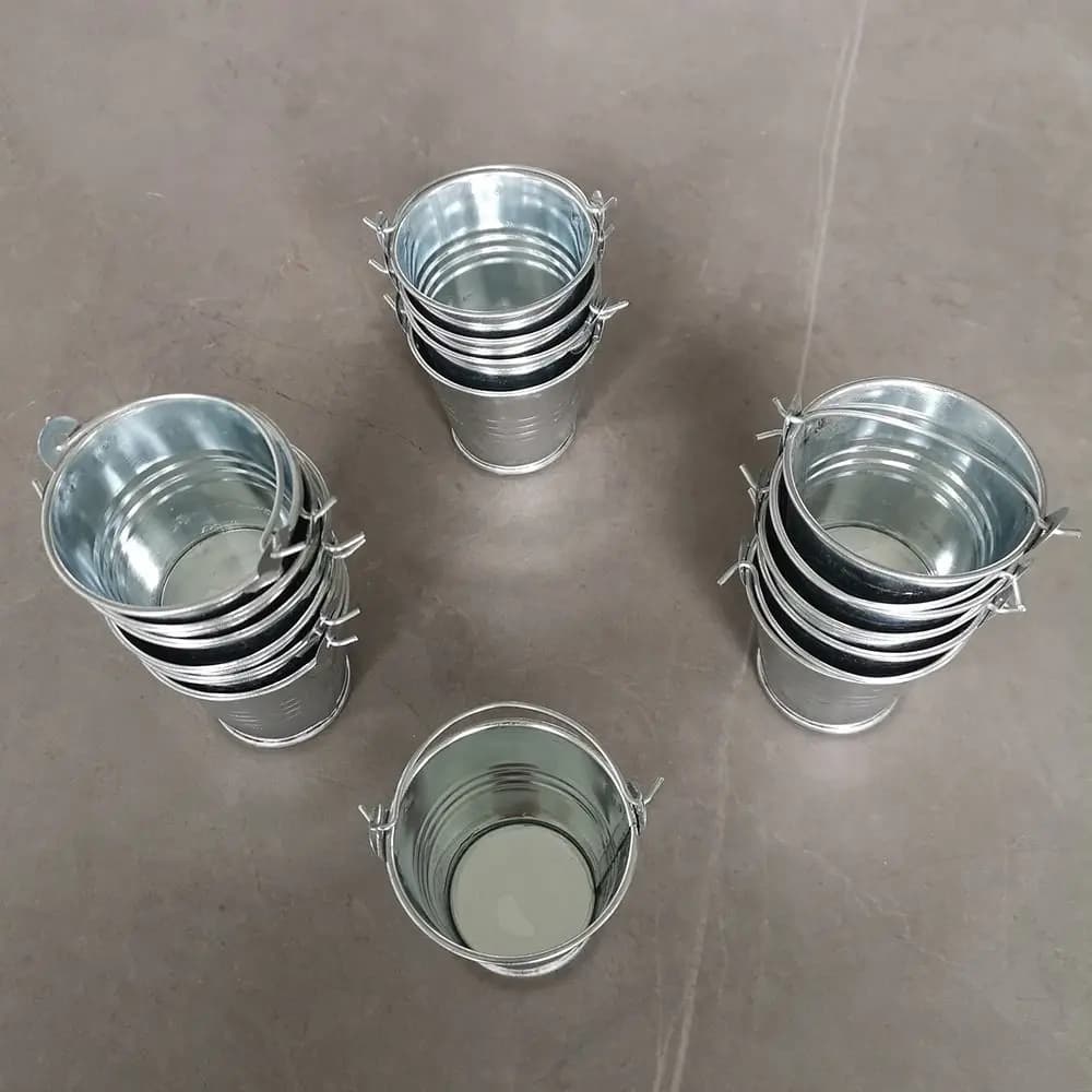 Bicchiere Creativo a Forma di Secchiello con Manico, Riutilizzabile, Portatile, Mini Tazza in Metallo per Feste