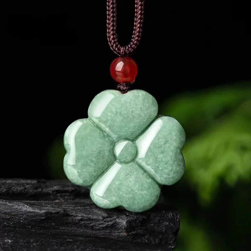 Ciondolo trifoglio a quattro foglie di giadeite Myanmar Fiore di semi di fagiolo per collana a catena di maglione da donna Regalo di festa di moda squisito