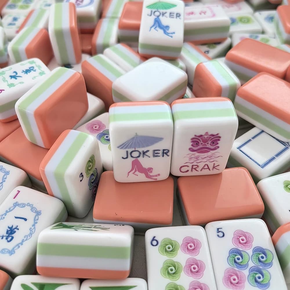 Coral Orange Mahjong 160 Tiles Premium Luxury American Mahjong Set 4-Layer Acrylic Travel Mah Jongg Sets for Adult Board Games
