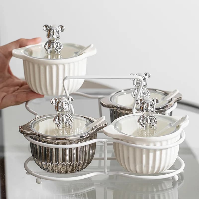 Vaso per spezie orso creativo barattolo per spezie in ceramica di lusso leggero strumenti per condimenti per la casa barattolo di sale galvanico forniture per utensili da cucina da cucina