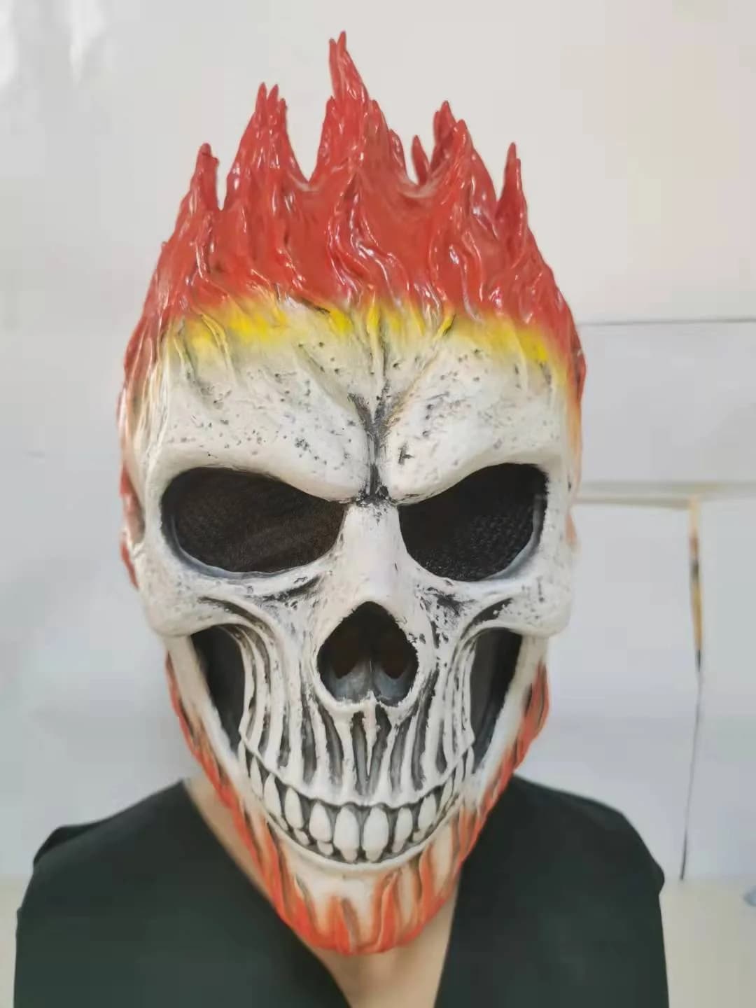 Maschera da cavaliere fantasma di nuovo stile di Halloween Maschera a pieno facciale fantasma terrificante Copricapo in lattice con teschio