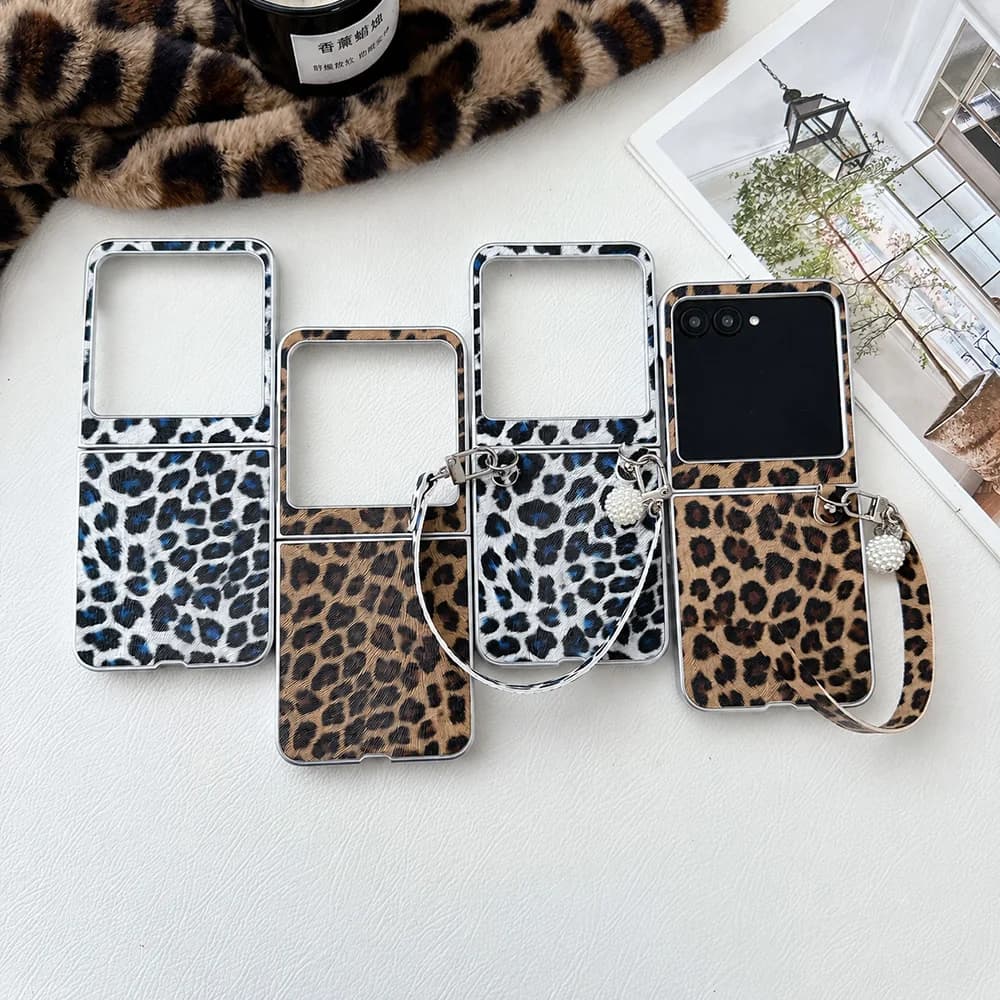 Leopard Print Folding Flip Phone Case For Motorola Razr 60 50 Ultra With Detachable Wrist Hand Strap Anti-Drop Shockproof Cover