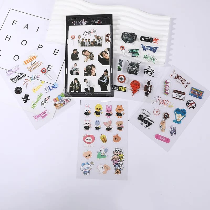 Adesivi per Valigie e Quaderni Stray Kids SKZOO in Stile Cartone Animato, Merchandise Creativo di Celebrità, Adesivi per Cellulari Bang Chan Felix