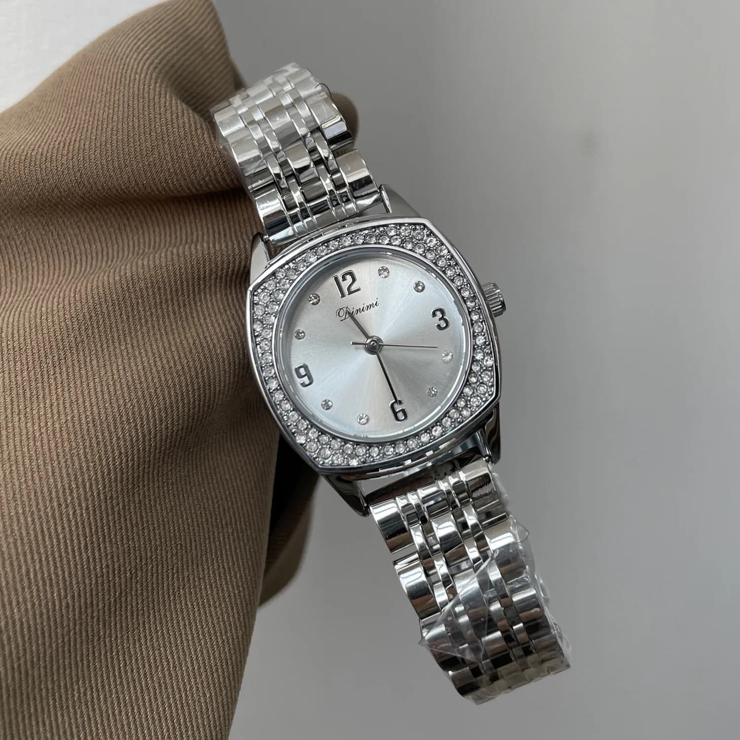 Orologio da donna elegante, design di fascia alta, nuovo modello 2026, orologio da polso da donna con marchio, lussuoso ed elegante, perfetto come regalo.