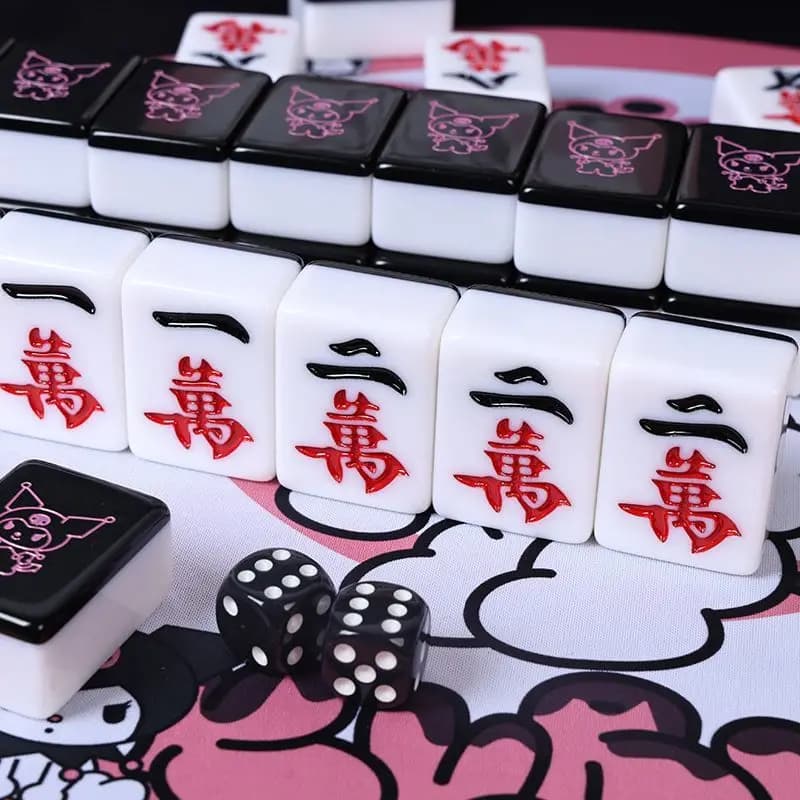 Set Mahjong Sanrio Kuromi 144 Tessere, Mini Portatile da Viaggio 26mm, Tessere Nere Incise per Principianti, Giochi per Famiglie e Feste, Regalo