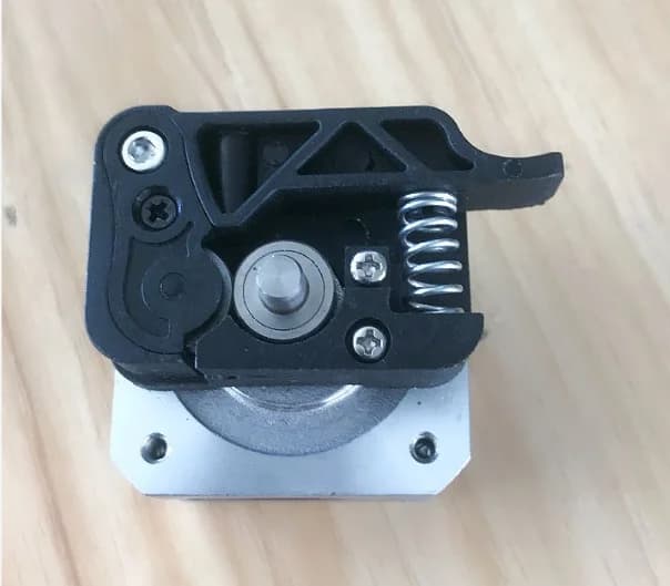 Un motore estrusore per stampante 3D Qidi Tech