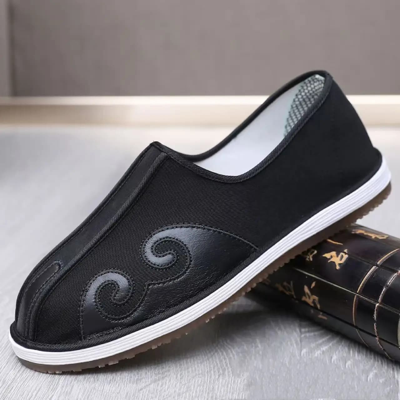 Scarpe da uomo nere con suola a mille strati in tessuto, primavera autunno, nuovo stile cinese, suola morbida, traspiranti, slip-on, scarpe per anziani, scarpe Hanfu
