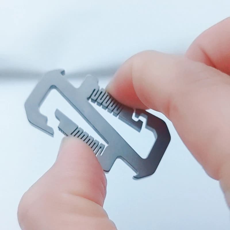 Moschettone Rettangolare Leggero in Titanio TC4 con Chiusura Automatica, Portachiavi, Apribottiglie, Strumento EDC dal Design Unico