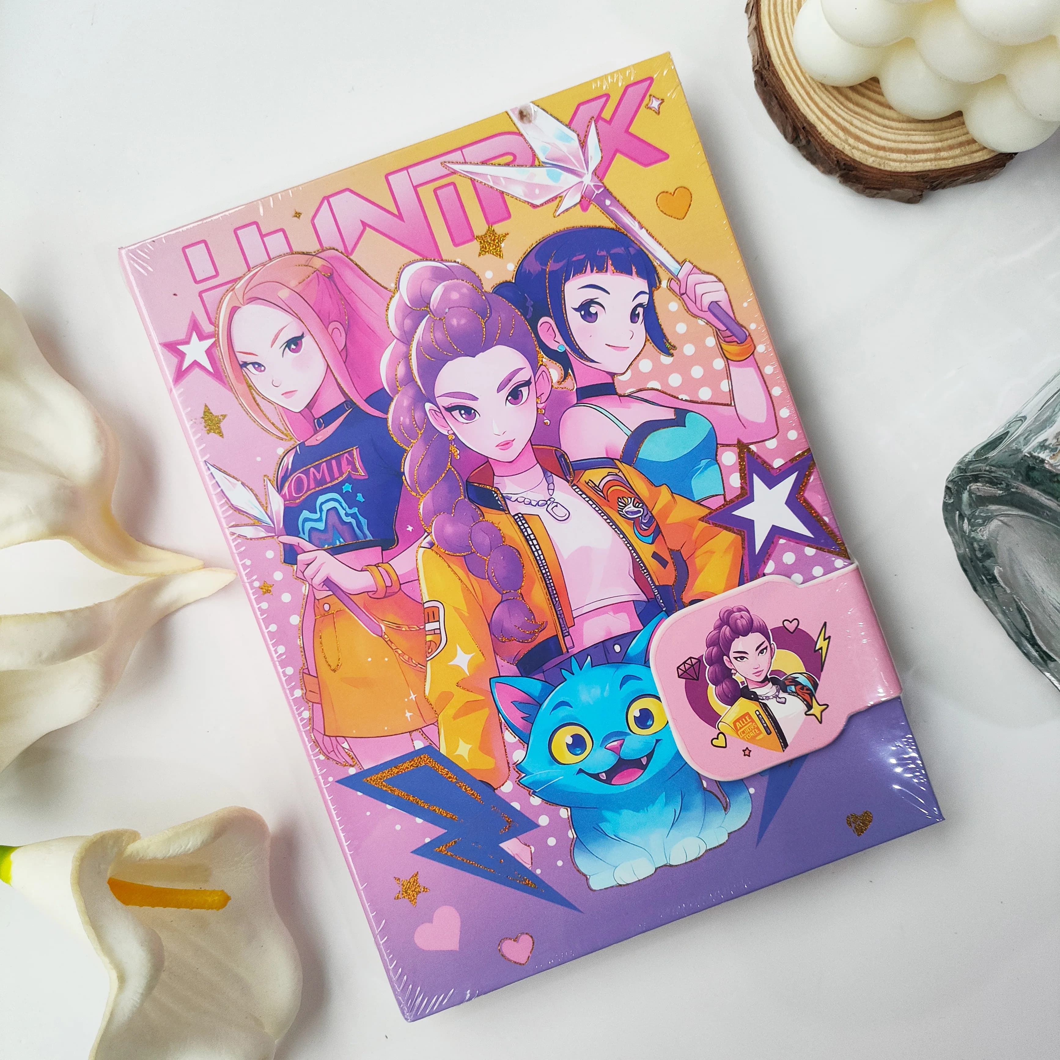 Quaderno con Chiusura Magnetica Chibi K-POP Demon Hunters HUNTRIX, Diario con Pagine Colorate, Cancelleria per Studenti e Regalo Festivo