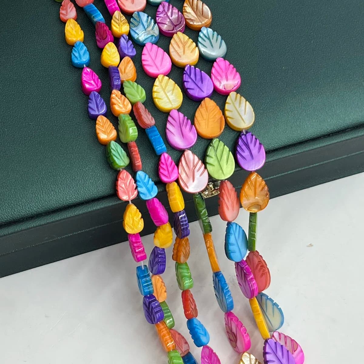 10x15mm Perline colorate a foglia d'acqua dolce naturale Conchiglia Creazione di gioielli Collana fai da te Bracciale Orecchini Accessorio Regalo di nozze per le donne
