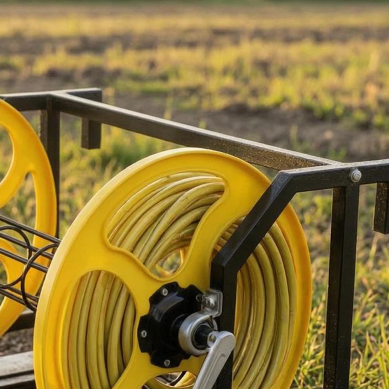 Avvolgitubo a doppio tamburo in acciaio saldato, autoportante, per giardinaggio, con finitura verniciata resistente, per giardinieri e irrigazione