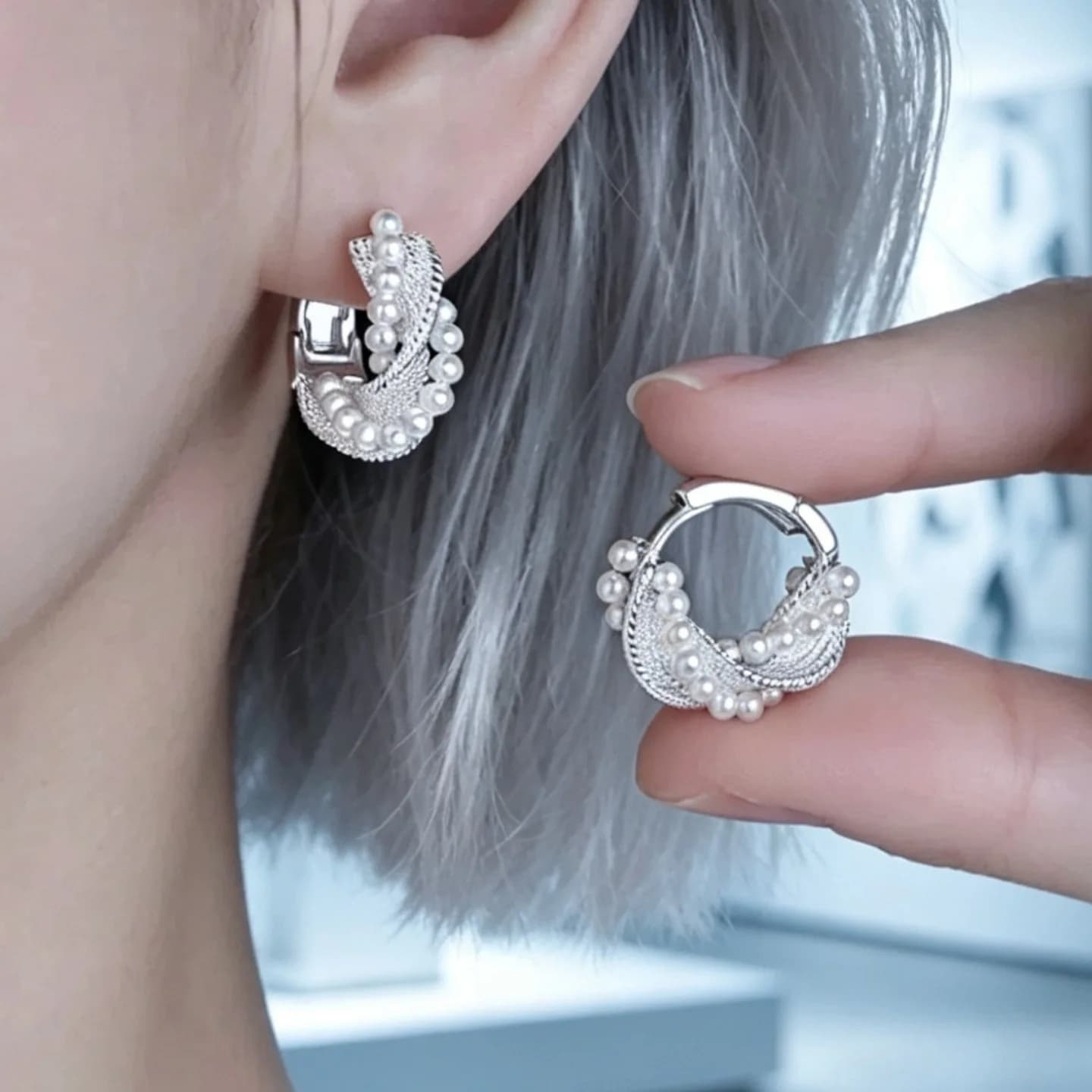 Twist pearl ring earrings women's light luxury high-end stud earrings suitable for round face earrings wrapped C ring ear buckle