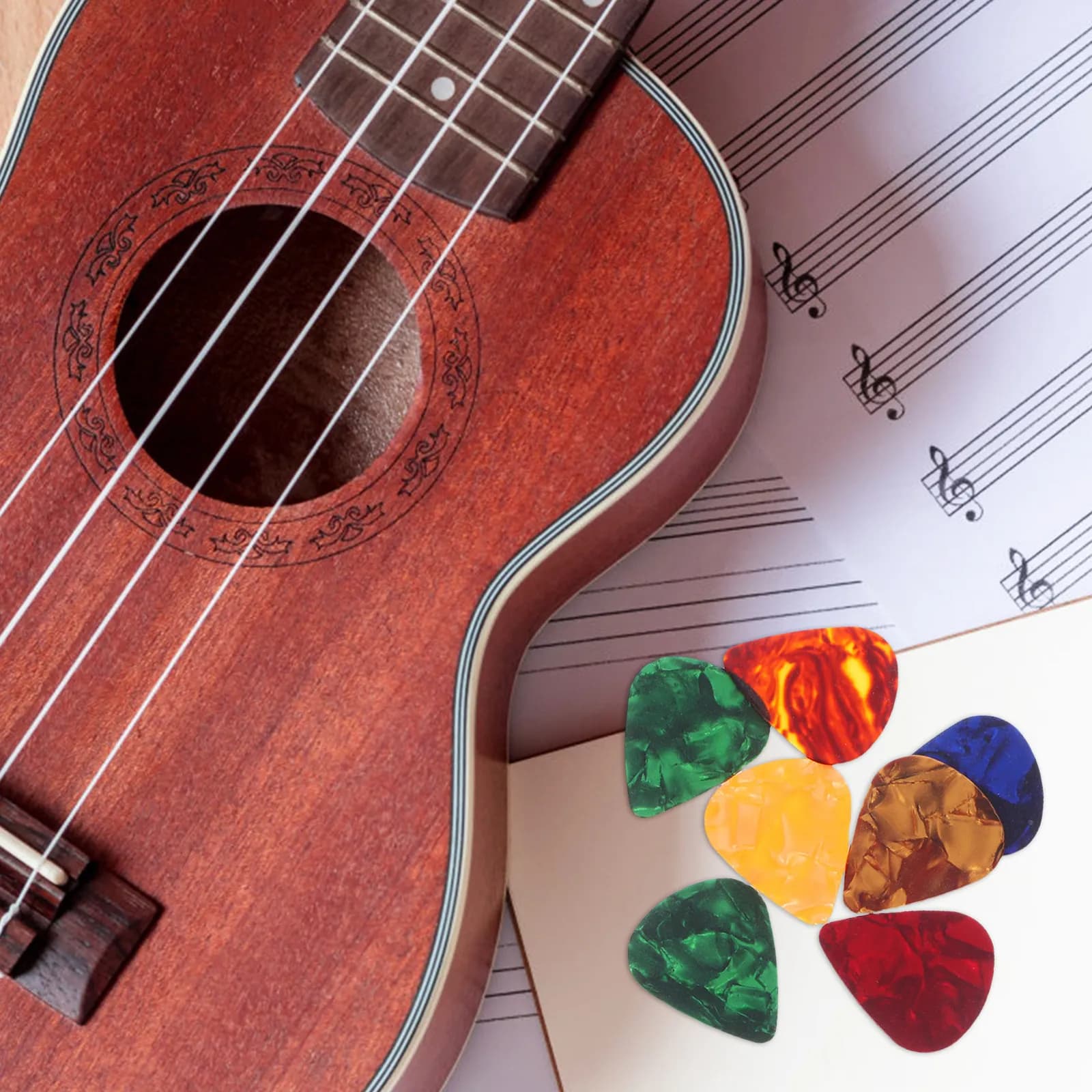 10 Pezzi Plettri per Chitarra Lucidi e Colorati in Celluloide Premium Lisci per Chitarra, Basso, Ukulele, Mandolino, Banjo - Plettri Leggeri