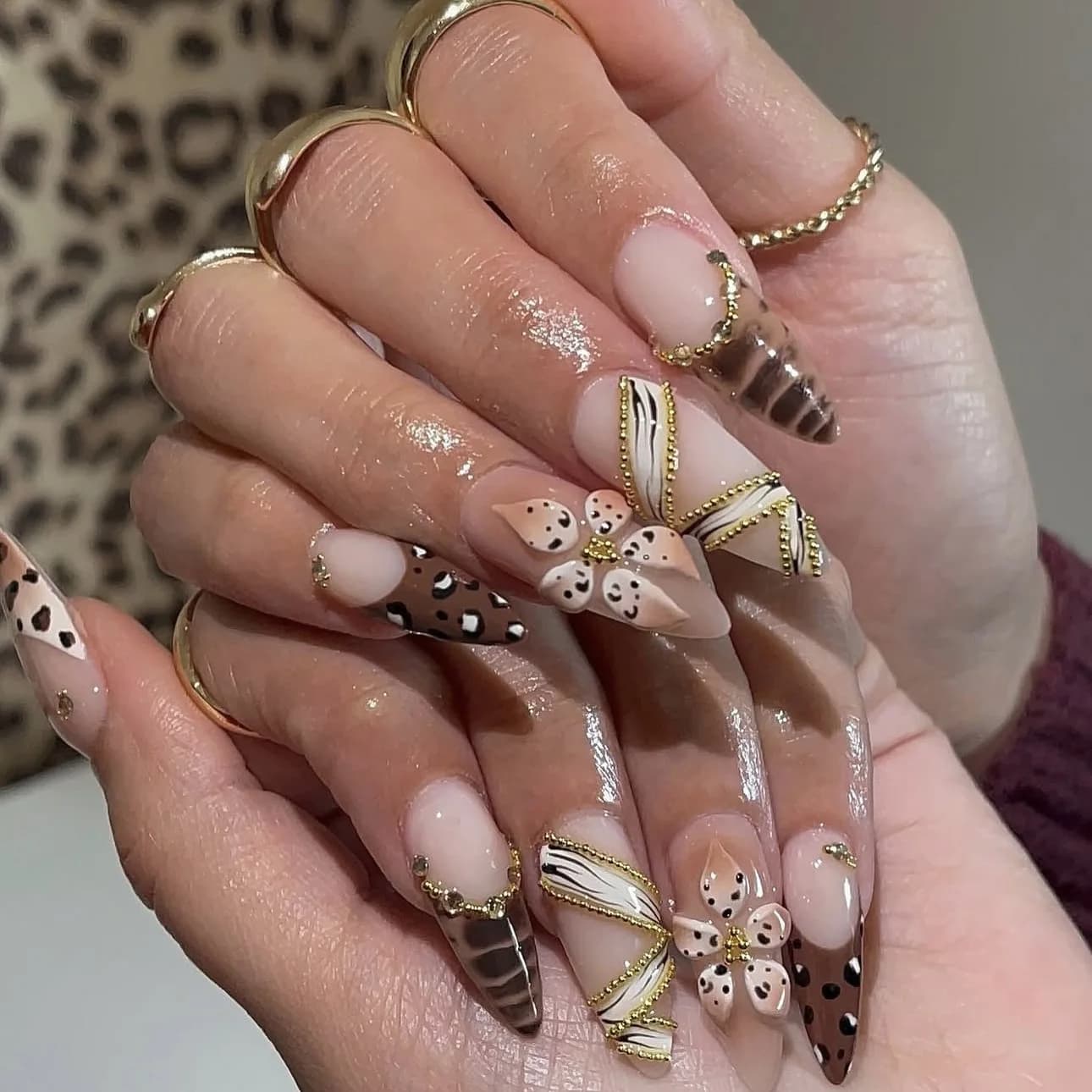 Wear nail autumn and winter leopard print gold bead chain 3D three-dimensional engraved advanced fake nail piece Nail art piece
