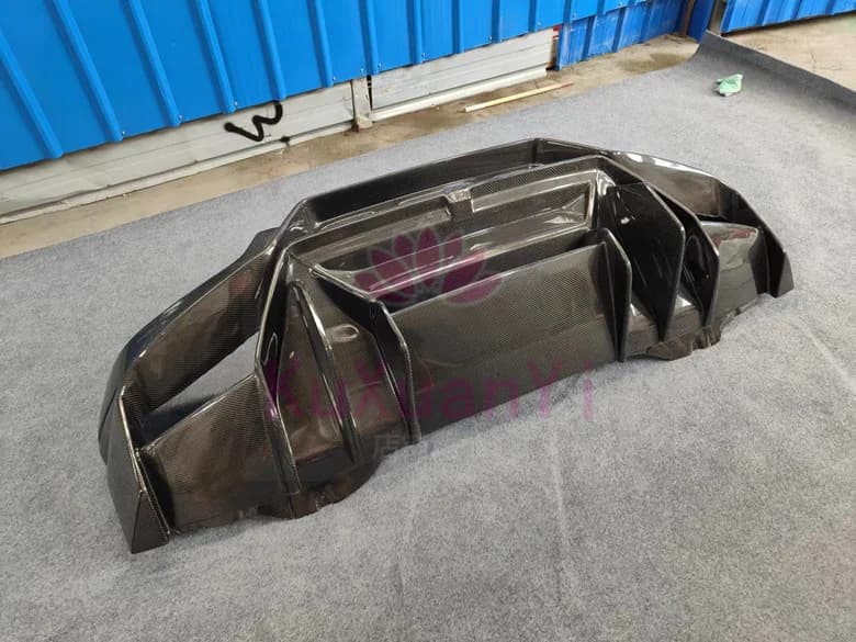 High Quality Style Rear Diffuser for Lamborghini Huracan LP 610-4 2014-ON Carbon Fiber Car Rear Bumper Lip Body Kit