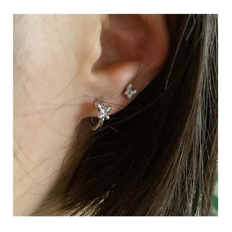 Butterfly Ear Buckle Women's Light Luxury Temperament Niche Design Sense Circle Commuter Earrings Fashion Temperament Earrings N