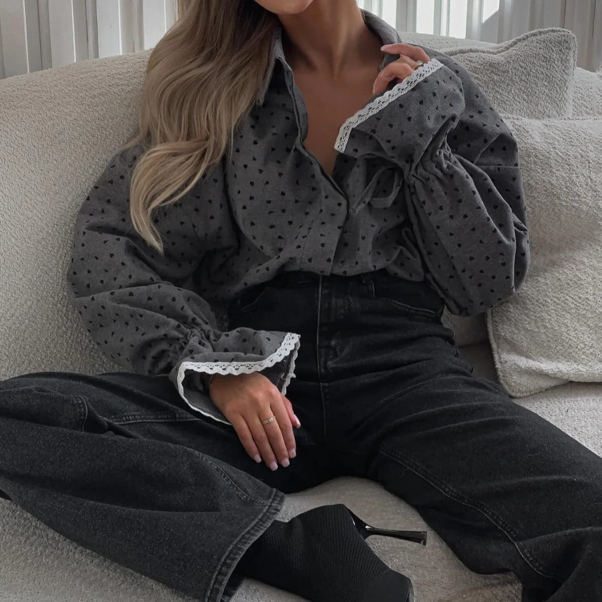 Retro Autumn 2026 Women's Casual Top Soft Gray Mini Heart-shaped Shirt With A V-neck Flared Cuffs Paired With Jeans And Pants