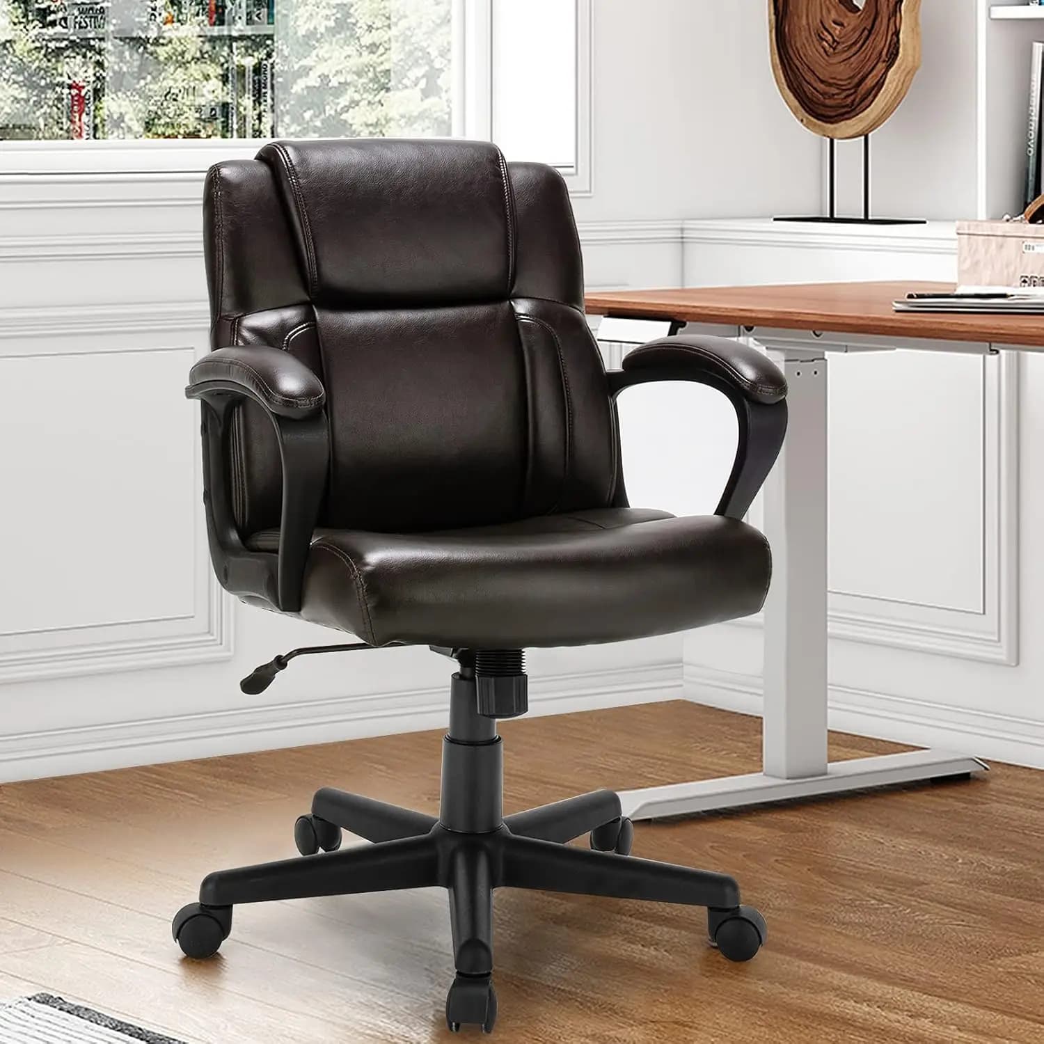 Sedia da Ufficio Ergonomica con Schienale Medio, Regolabile in Altezza, Girevole, Braccioli Imbottiti da 4 Pollici, per Casa e Ufficio, Marrone Personalizzabile