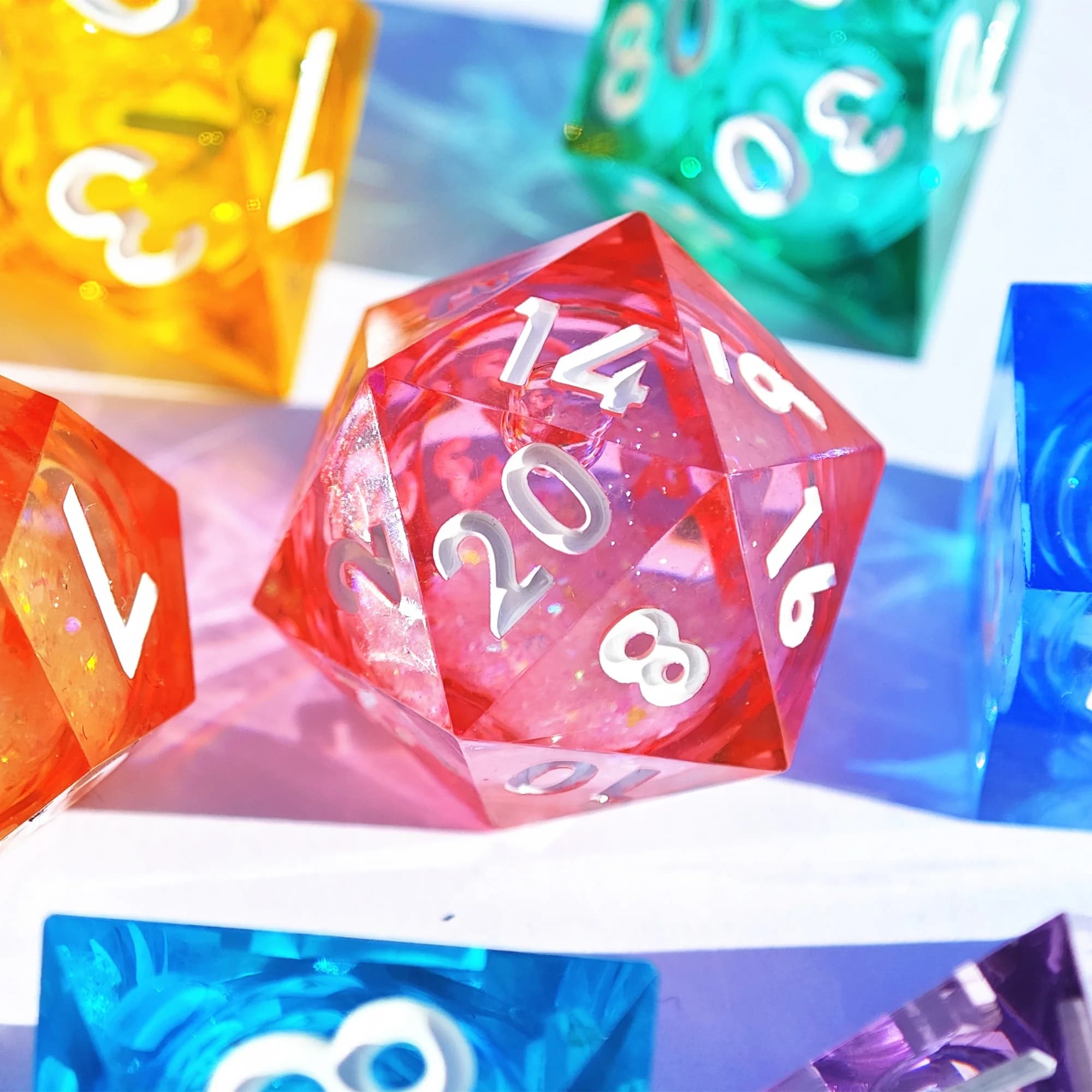 MINI PLANET MP115 Nucleo liquido Arcobaleno 7 colori Set di dadi per TRPG Dungeons & Dragons Gioco da tavolo Sharp Resin Sabbia Dice DND Box regalo