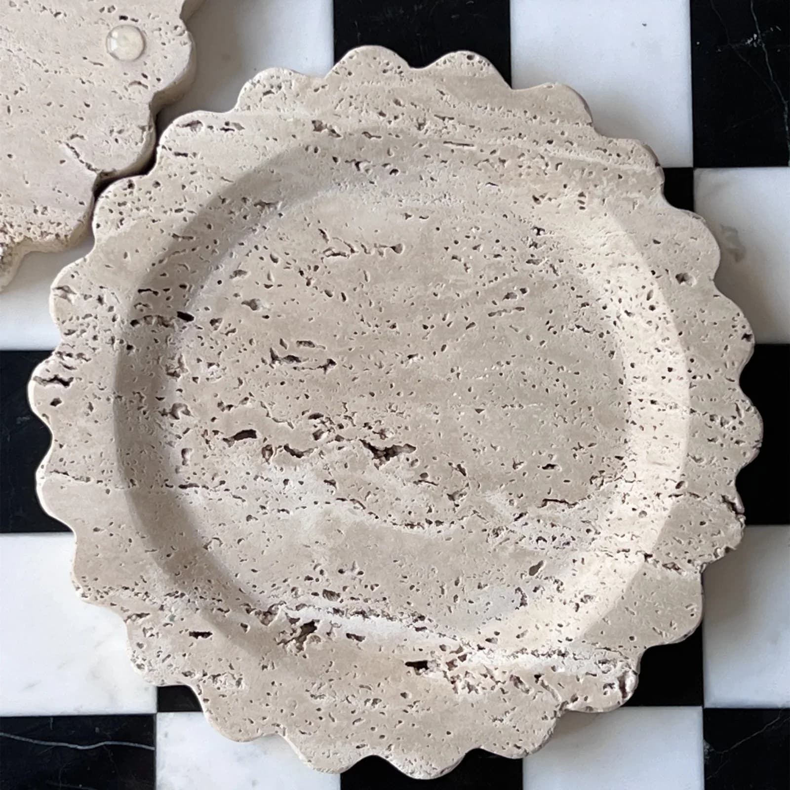 Vassoi circolari rotondi in marmo con capesante, pietra di giada naturale, frutta secca, dessert, snack, piatto