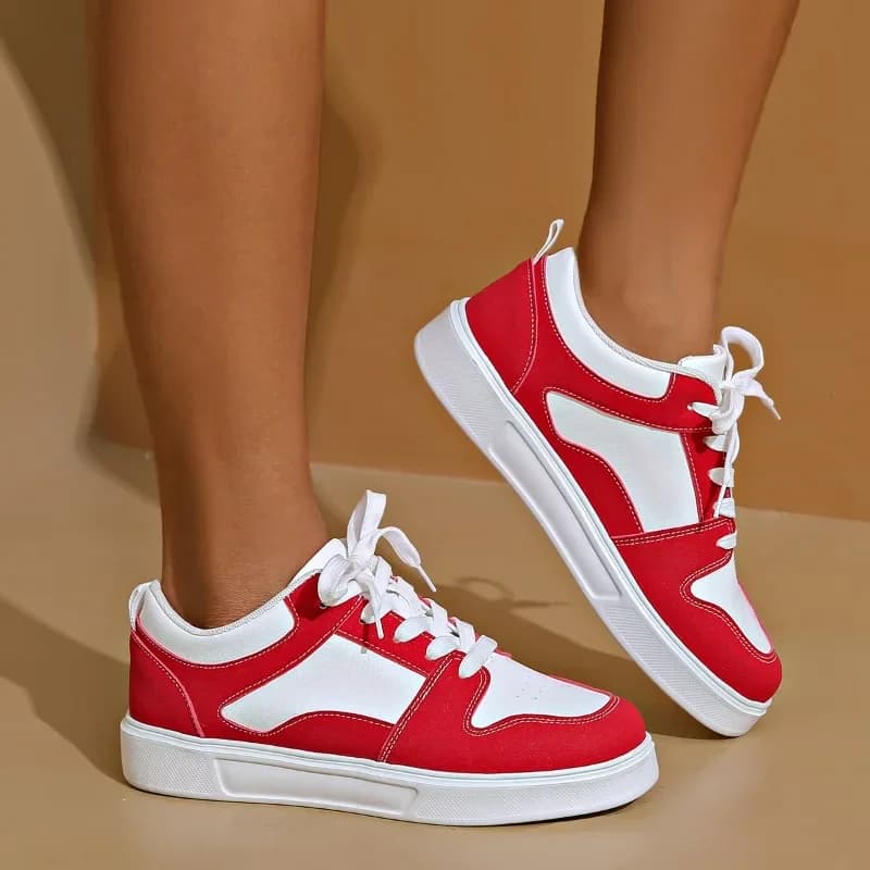 2024 White Red Sports Skate Shoes Ladies Large Size 42 Low Top Casual sneakers Ladies flat comfortable leather skates