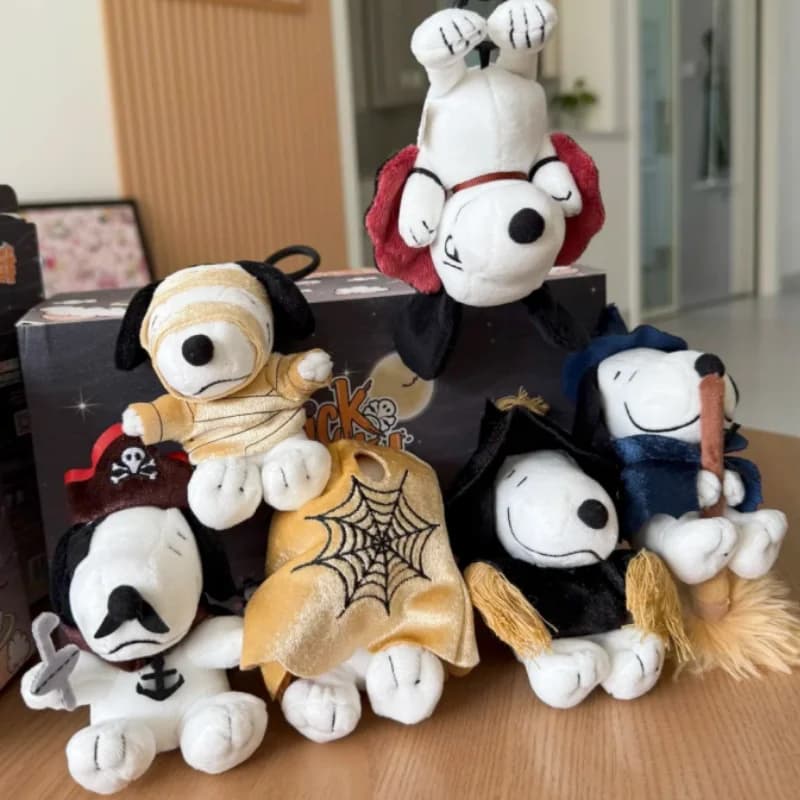 Portachiavi Ufficiale Snoopy in Peluche Serie Mischief Party - Blind Box Stile Strega, Giocattolo da Collezione Carino, Regalo di Compleanno per Ragazze