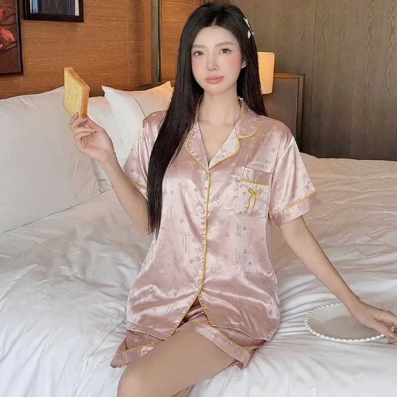 Set Pigiama di Lusso Francese con Ricamo a Fiocco per Donne, Nuovo Modello Estivo con Maniche Corte e Pantaloncini, Pigiama da Donna 2 Pezzi, Abbigliamento Casual per la Notte