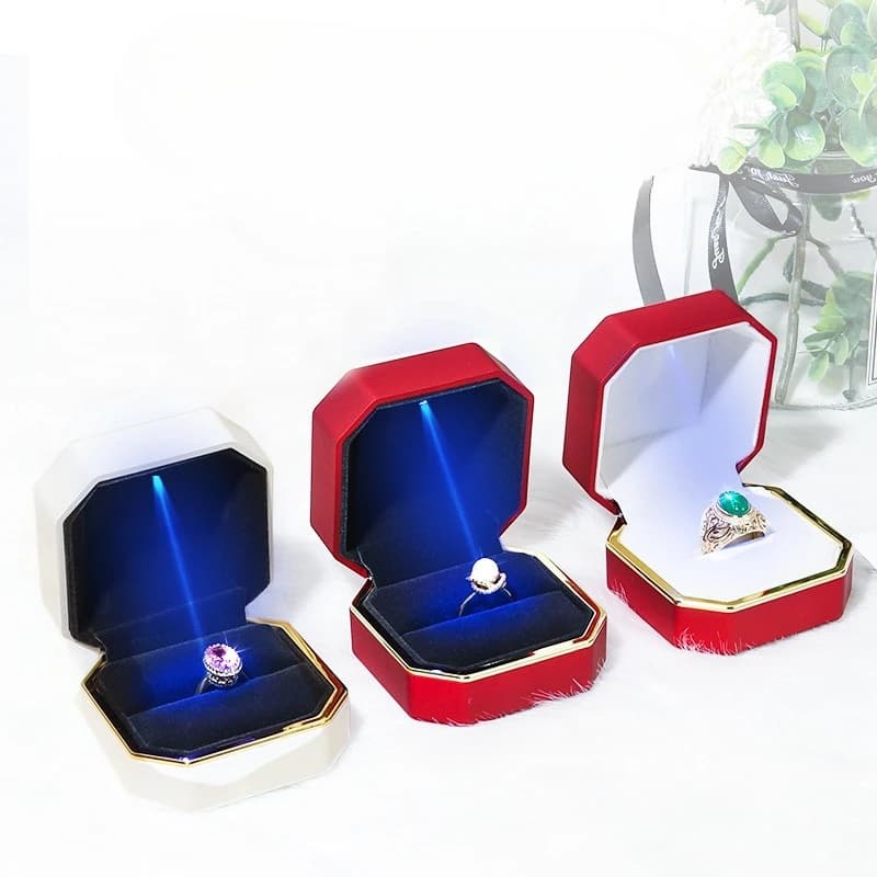 Scatola per Anelli con Luce LED, Espositore per Gioielli in Plastica, Confezione Regalo per Proposte, Fidanzamenti, Matrimoni, Nera