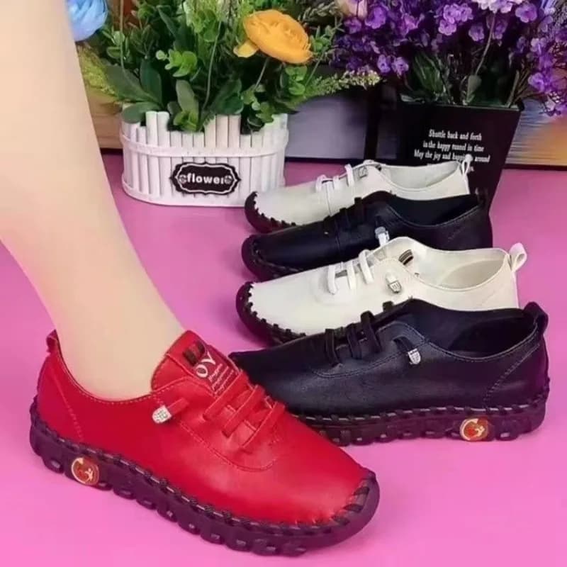 Women Classic Flat Shoes Soft PU Leather Upper Cushioned Footbed Non-Slip TPR Sole Ideal for Office Home Garden Weekend Loafers