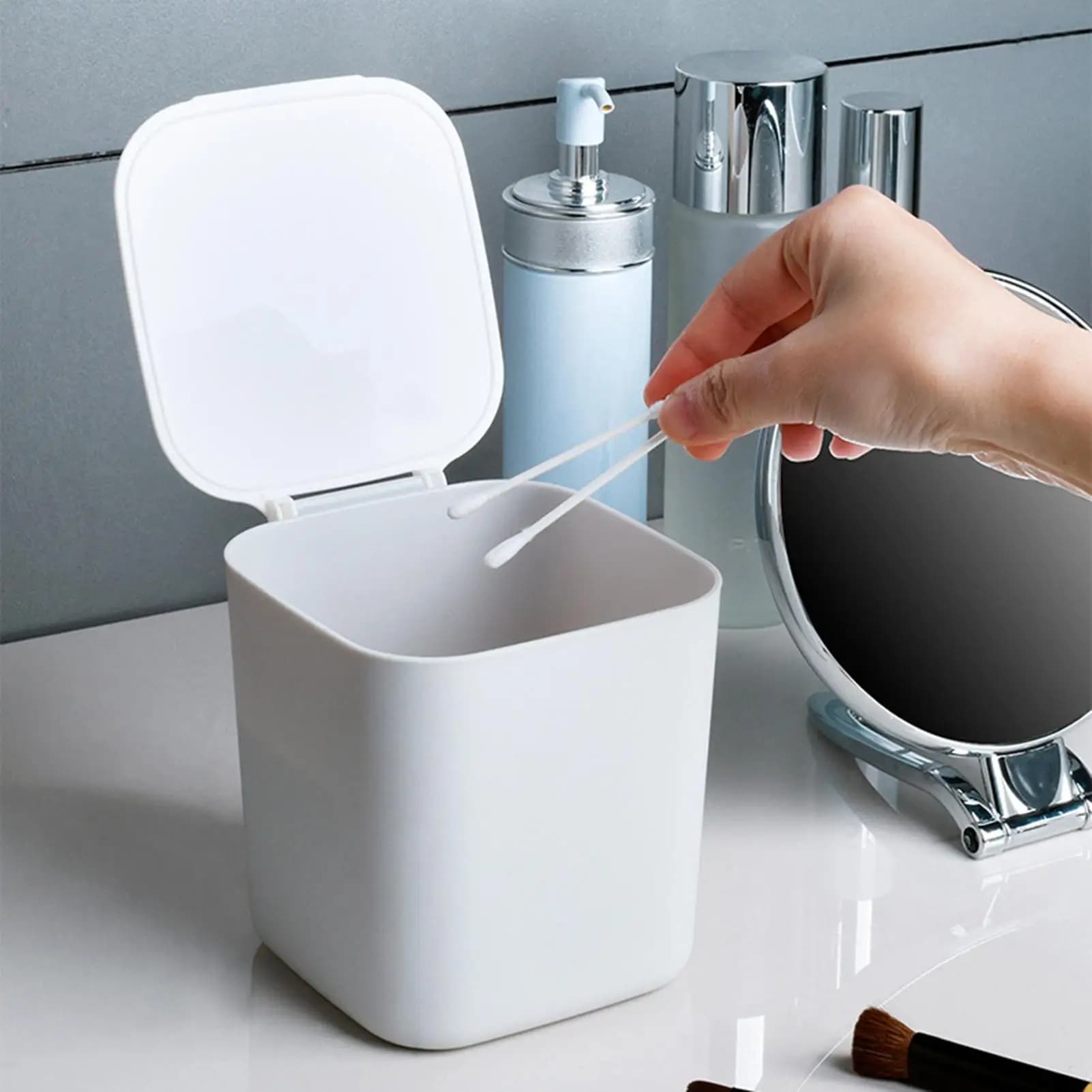 Mini Cestino da Scrivania con Coperchio, Piccolo Contenitore per Rifiuti da Bancone, Bidone Portatile per Casa, Ufficio, Camera da Letto, Cucina, Auto, Camper, Dormitorio