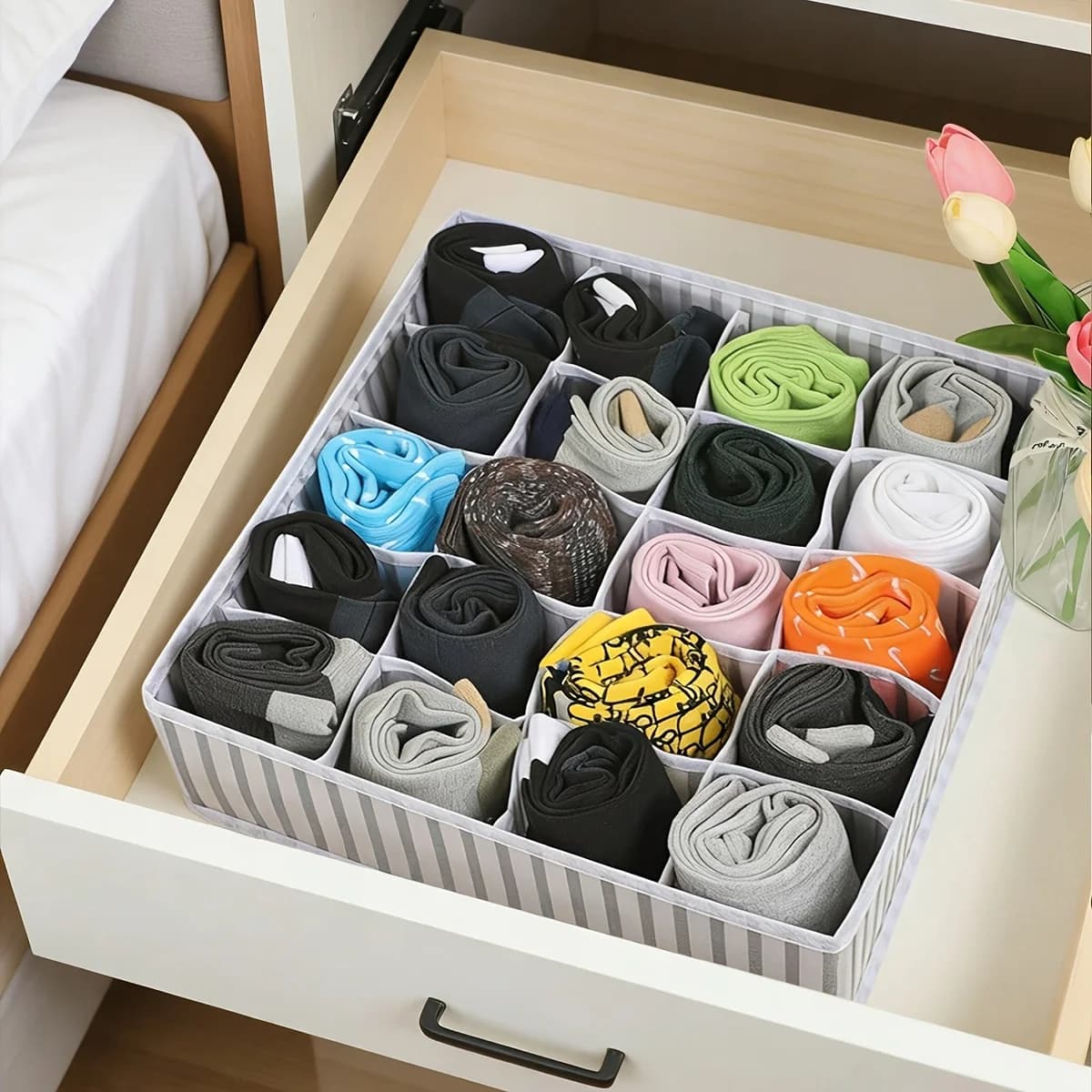 1-Pack Multi-compartment Drawer Divider Storage Box with 20 Slots Organizer for Socks Underwear Ties Belts