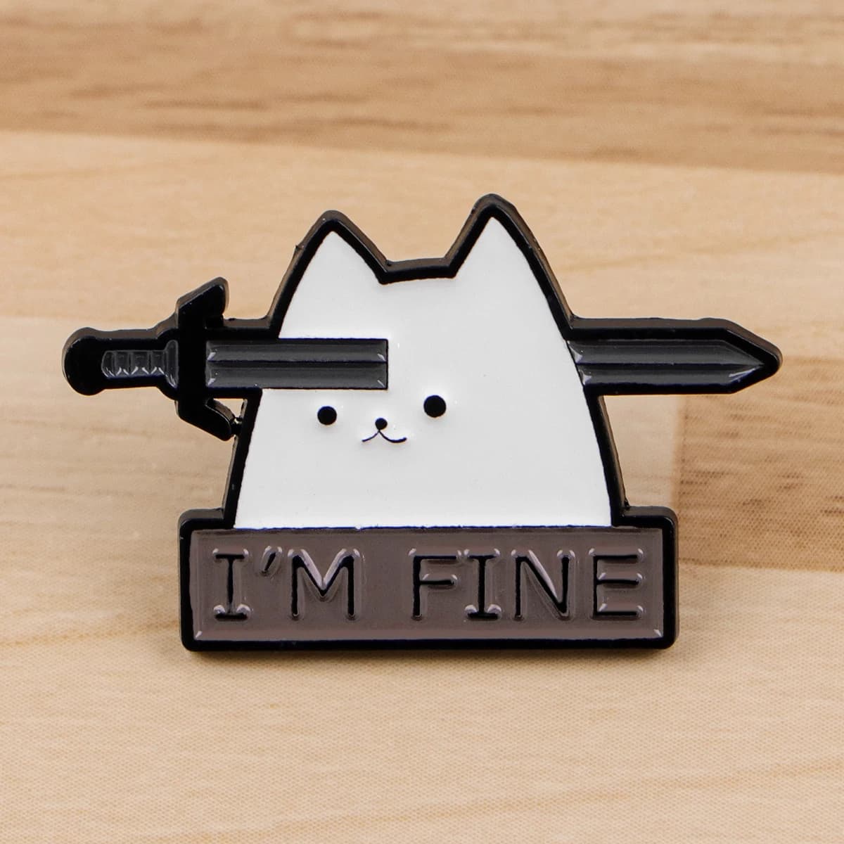Simpatico gatto smalto spilla citazioni divertenti spilla I'M FINE distintivo sullo zaino abbigliamento cappello gioielli accessori cosplay regalo del partito