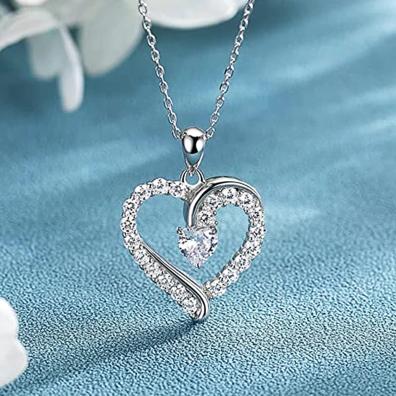 Huitan Luxury Heart Necklace for Women Full Paved Bling Cubic Zirconia Silver Color Exquisite Necklace Female Wedding Jewelry