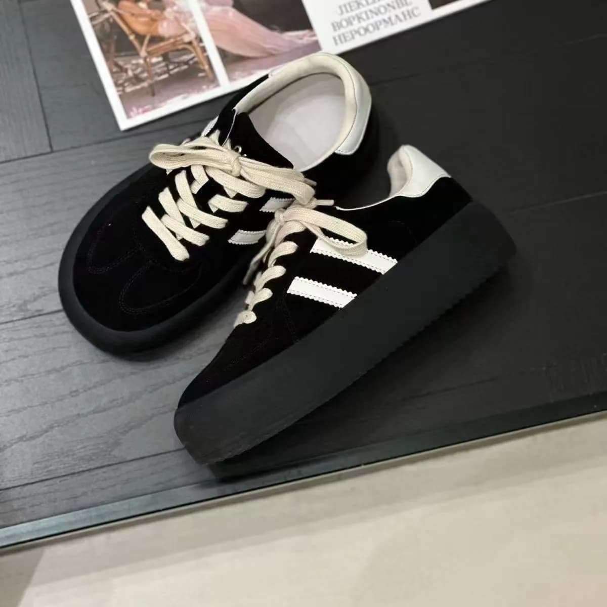 New design fashion shoes casual sneakers stringed outdoor for women comfortable sports shoes and versatile vulcanized shoes