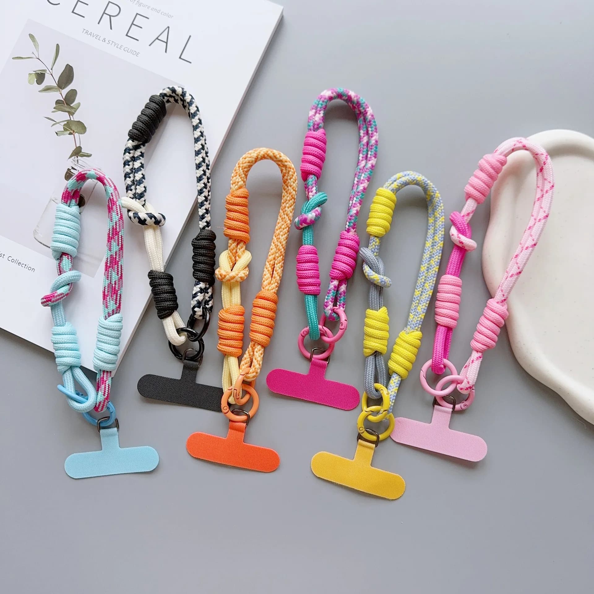 Moda Corea Nodo Telefono cellulare Cordino universale Cinturino da polso Tirare a mano Corda corta Accessori pendenti decorativi per telefono cellulare
