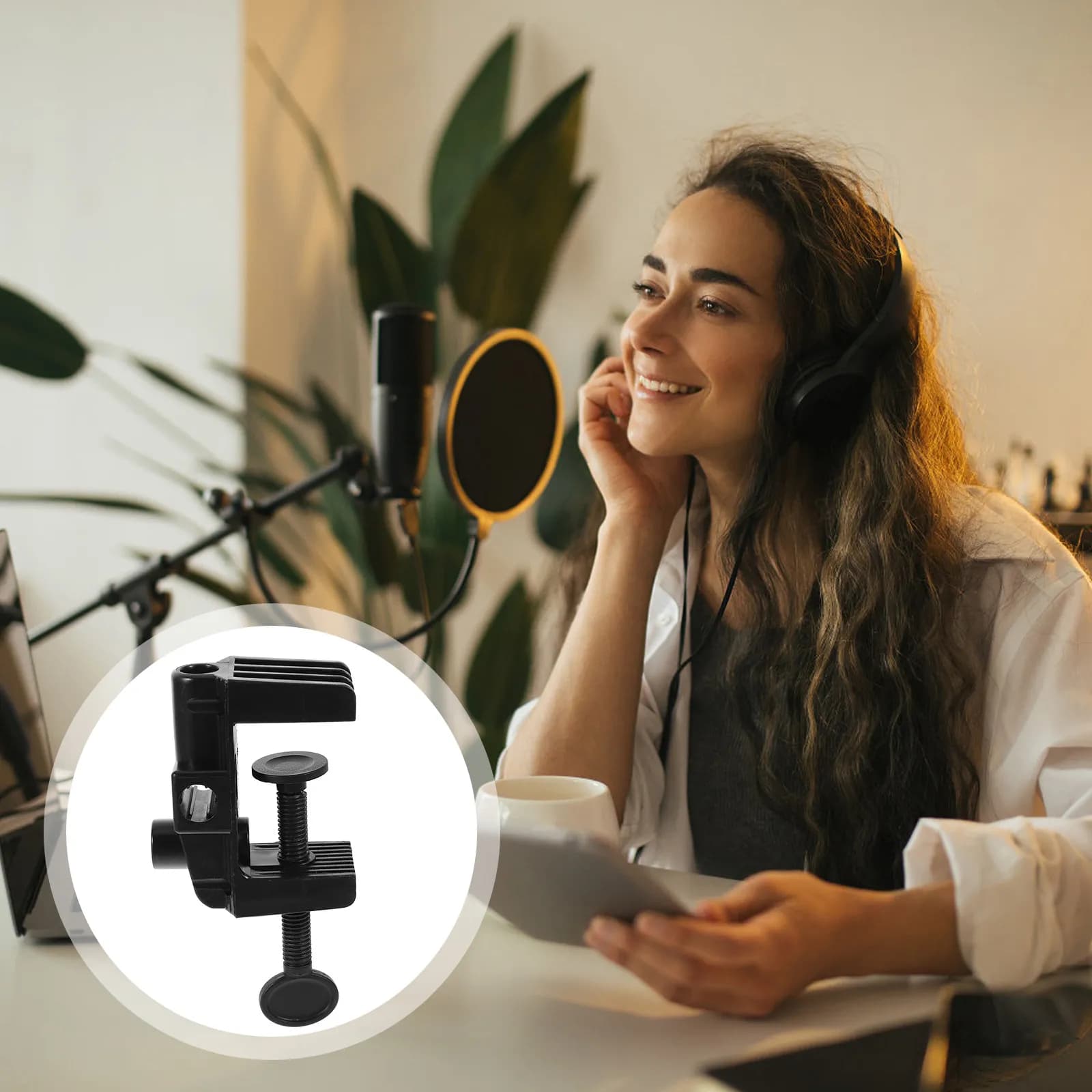 Supporto da Tavolo Sicuro per Microfono con Braccio Orientabile, Lampada da Scrivania e Supporto per Tablet - Morsetto Robusto per Streaming e Videochiamate