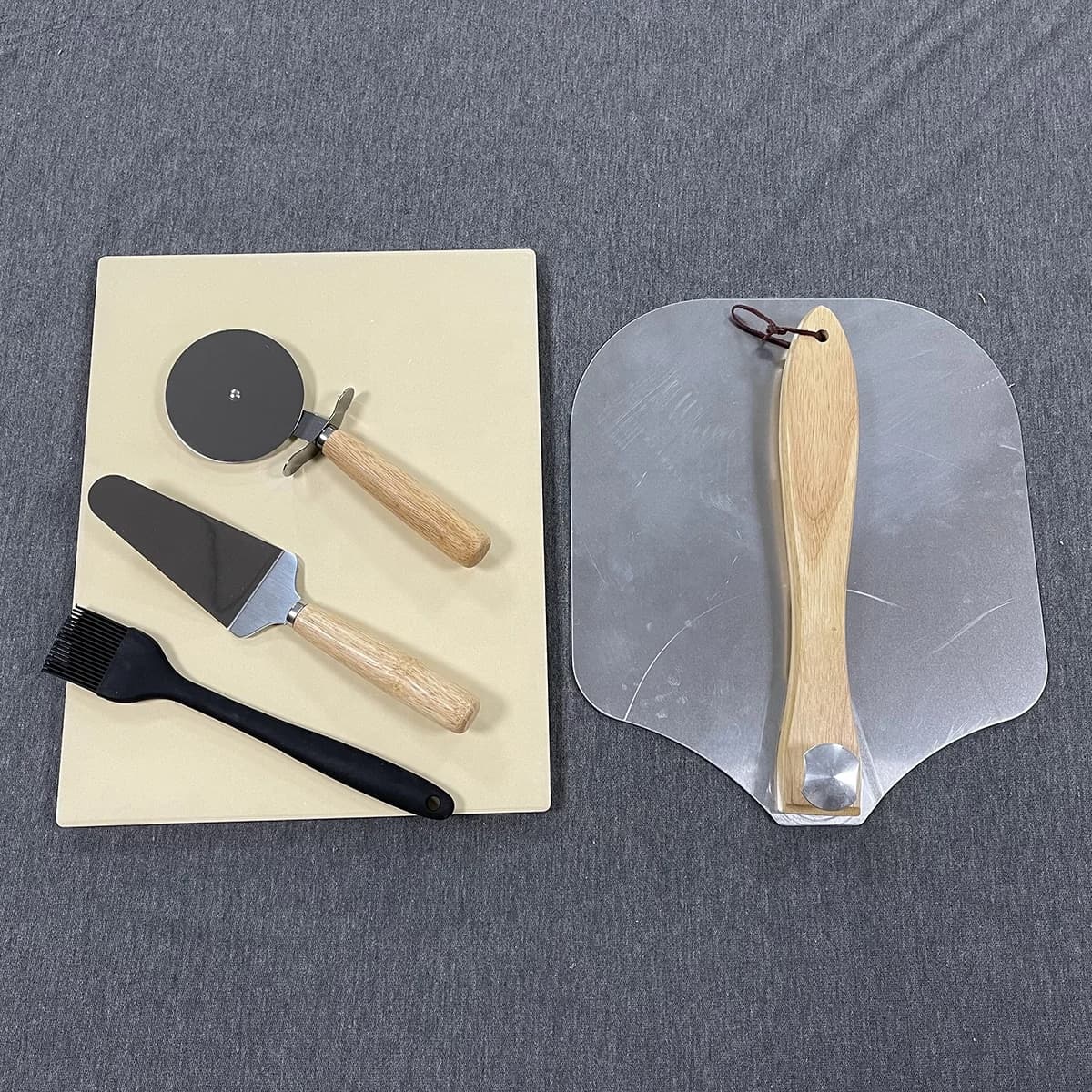 Set di accessori per pizza in alluminio per buccia di pizza, pietra per pizza, spazzola in silicone, server per torte