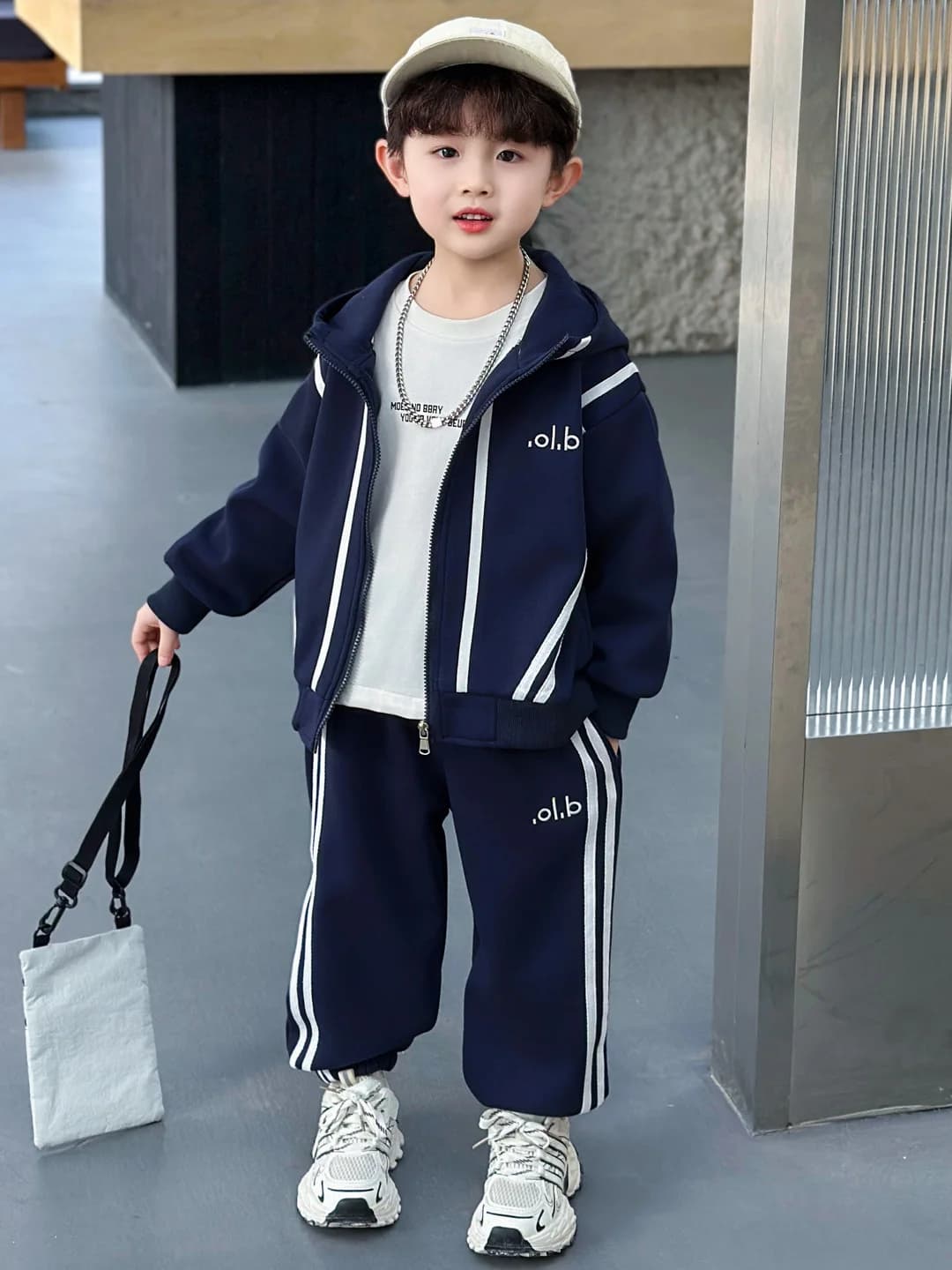 Completo Sportivo Primaverile/Autunnale per Ragazzi: Giacca a Maniche Lunghe e Pantaloni Casual con Striscia di Controllo a Strappo, Set Due Pezzi