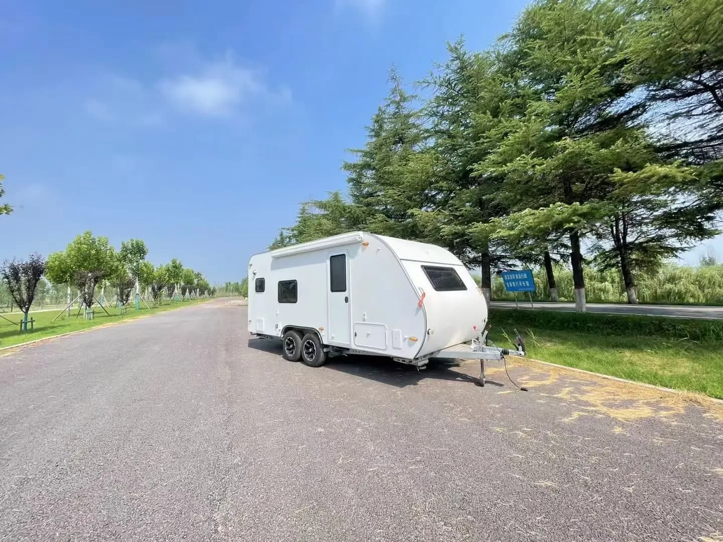 Roulotte da Campeggio 2026 Fuoristrada 4x4 con Tenda da Tetto, Mini Camper, Caravan da Viaggio con Cucina Estraibile
