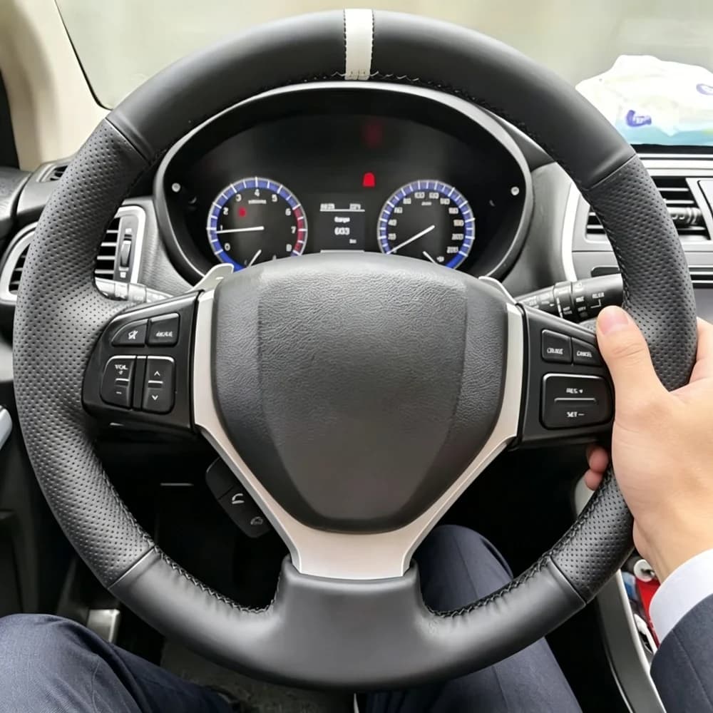Coprivolante in Pelle Artificiale Nera Cucito a Mano per Suzuki Vitara, SX4 S-CROSS 2015-2019, Celerio 2013-2019