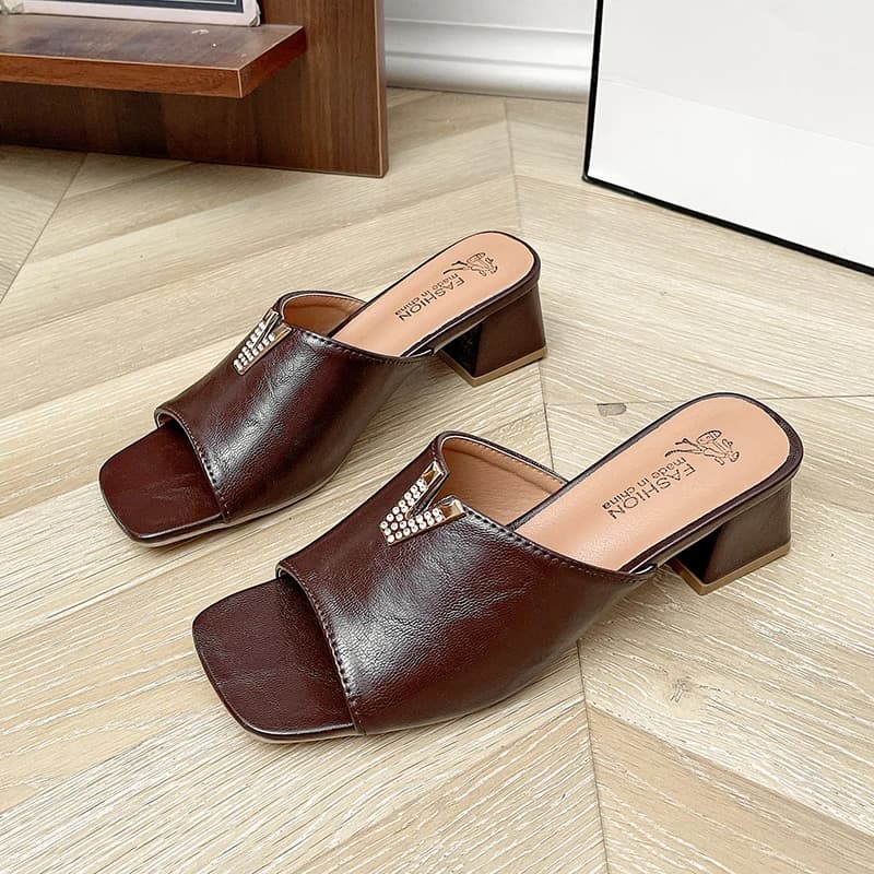 Scarpe da donna 2025 Nuovi sandali e pantofole open toe con strass Punta quadrata Tacco largo Tacchi alti