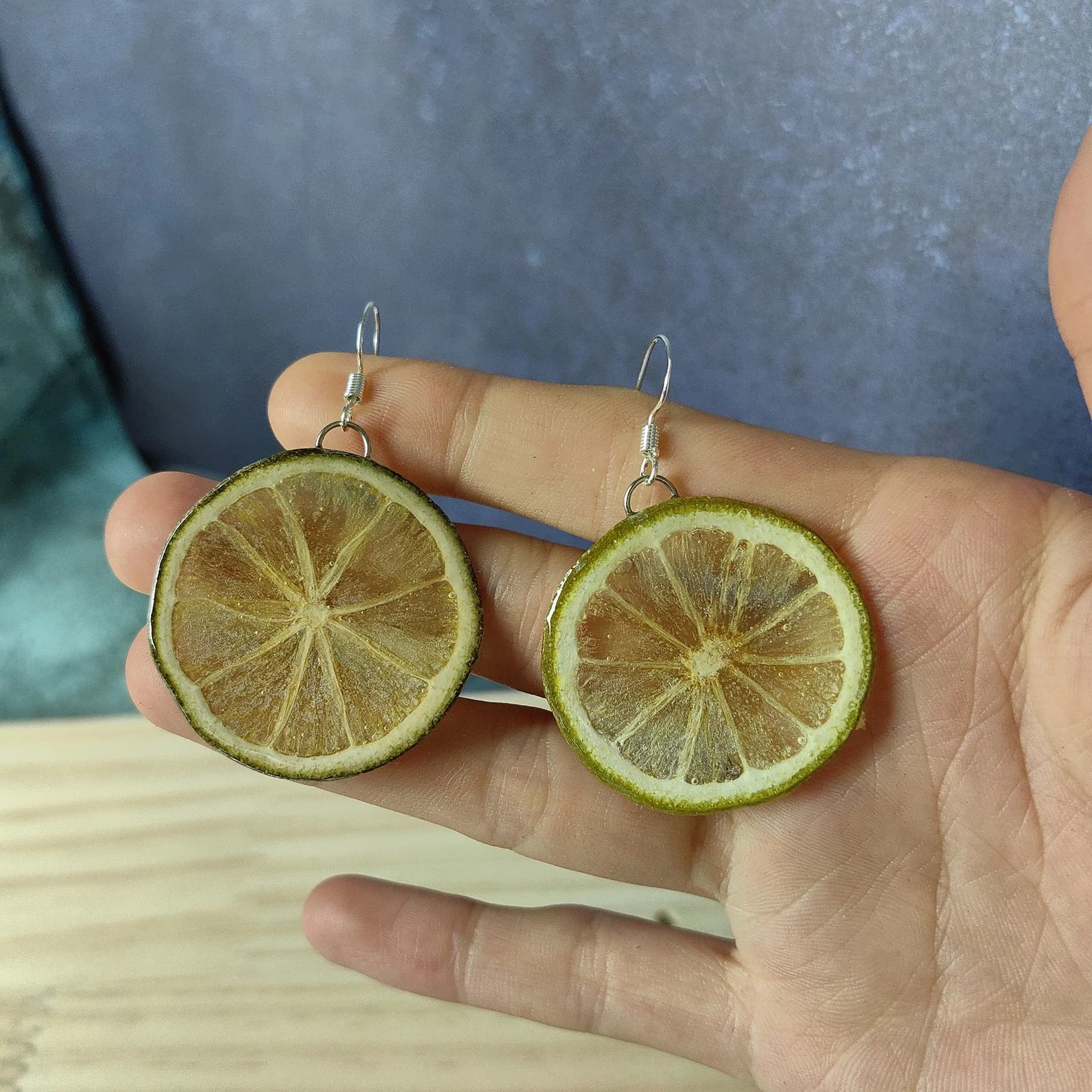 Orecchini Unici in Resina Epossidica con Frutta, Orecchini con Chip di Arancia Naturale, Orecchini Carini a Forma di Limone, Orecchini con Vera Fragola, Confezione Personalizzata