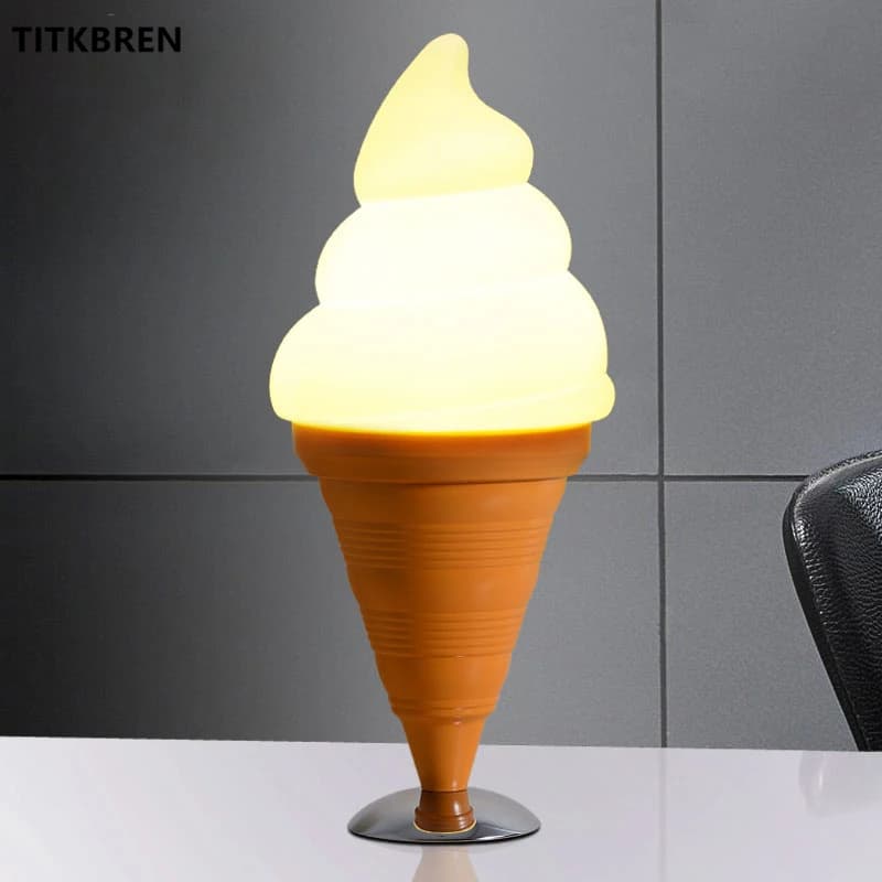 Coni gelato creativi lampada da tavolo negozio di Dessert Bar caffetteria ristorante lampada da scrivania a LED con interruttore camera da letto per bambini Art Decor infissi