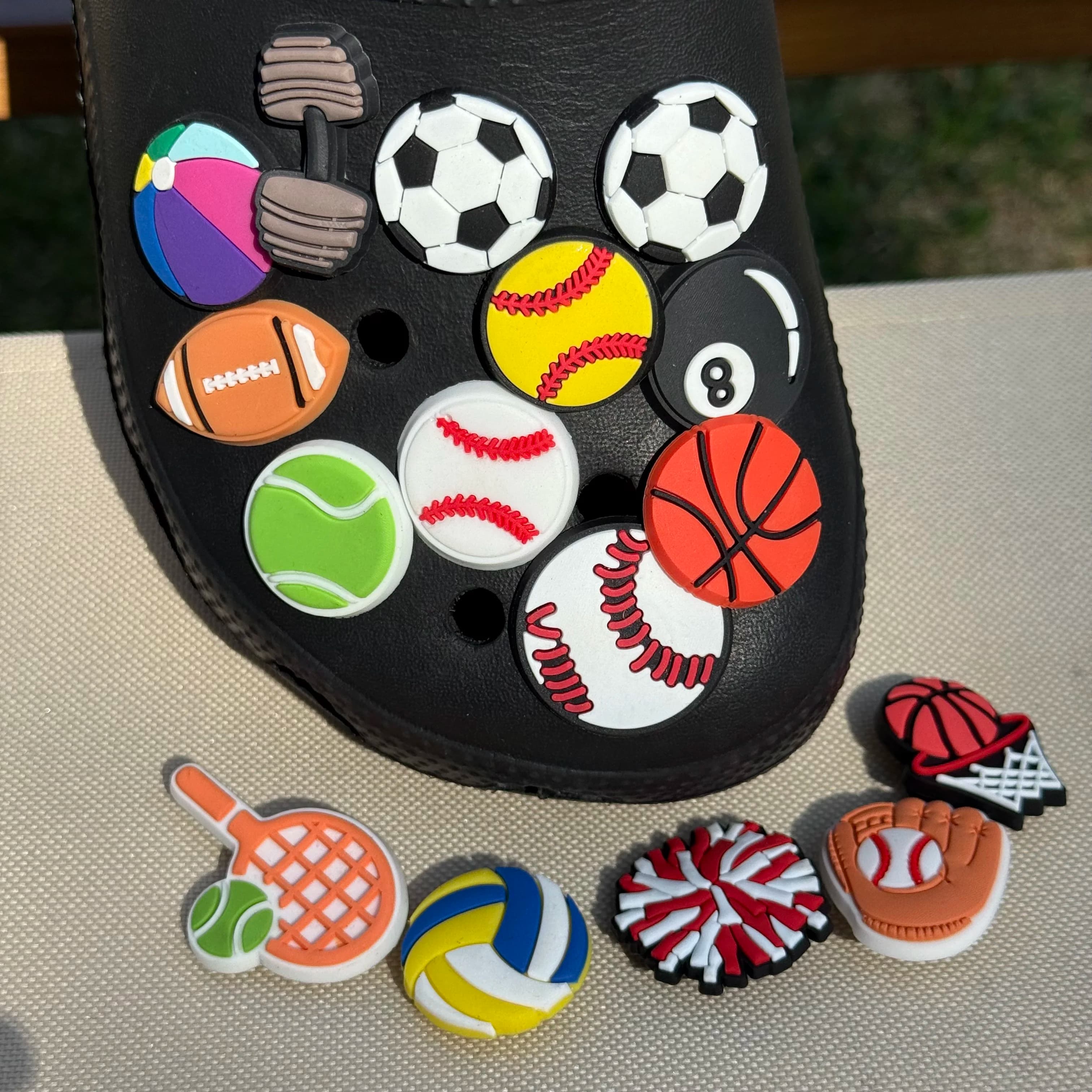 16-50 pezzi calcio basket tennis bambini scarpe in PVC decorazioni mix sandali sportivi fibbia fascino custodia per telefono fai da te