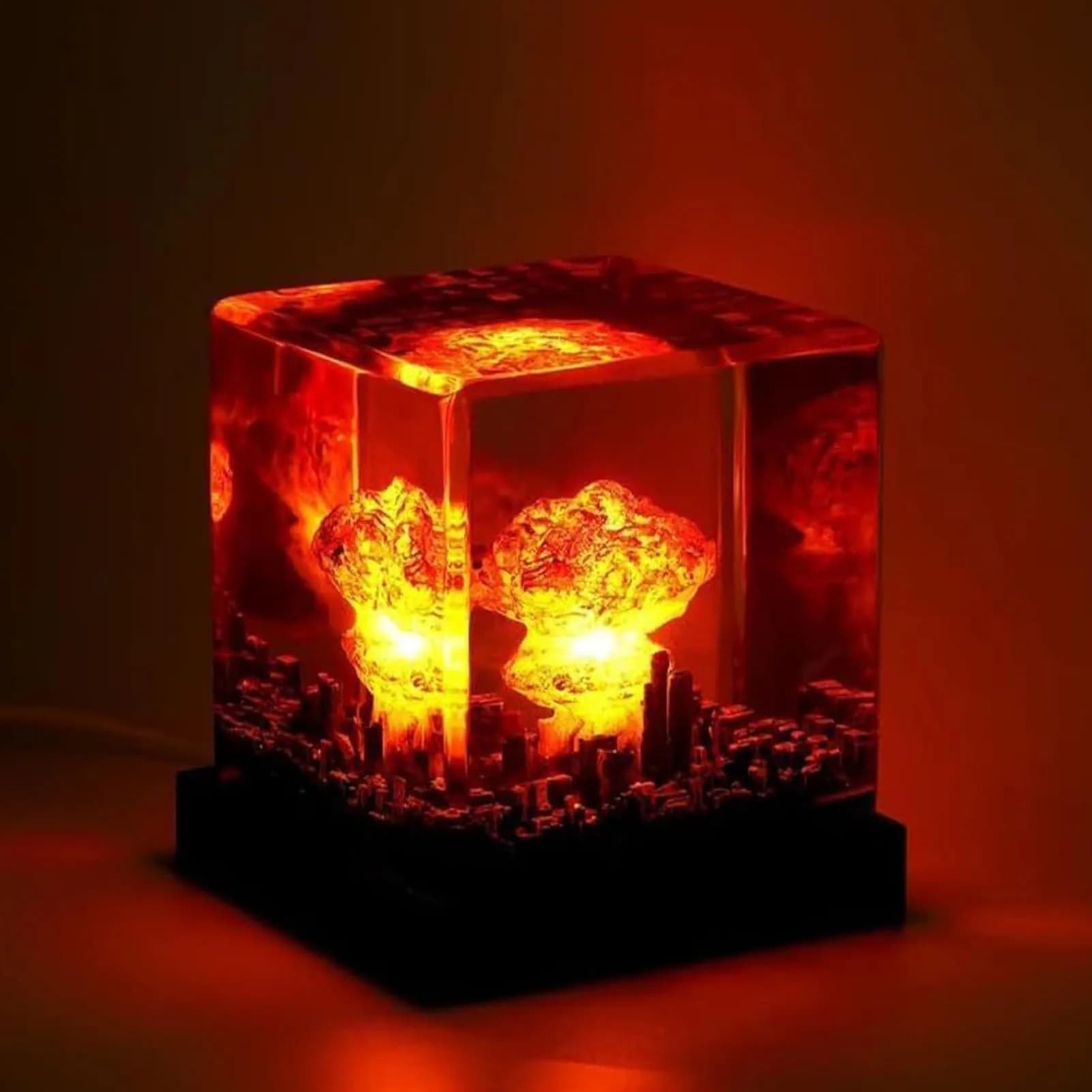 Decorazione per luce notturna in resina con nuvole di funghi, esplosione simulata creativa, nuvola di funghi, decorazione per il desktop, regalo interessante, modello di braccio