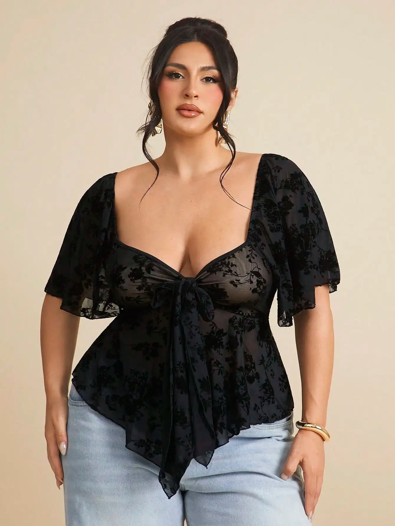 Top Gotico Plus Size con Scollo Quadrato, Maniche in Pizzo con Volant e Laccetti Frontali