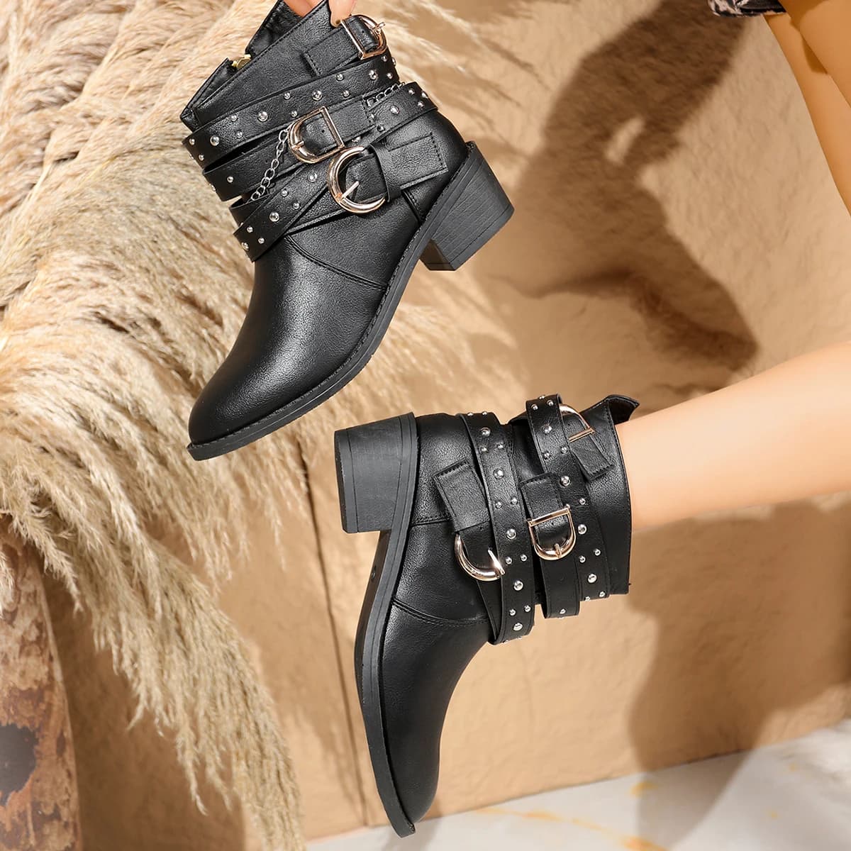 Square Heel Women Motorcycle Boots Rivet Zip Designer Ankle Boots Women Street Style Luxury Female Shoes Big Size Western Boots