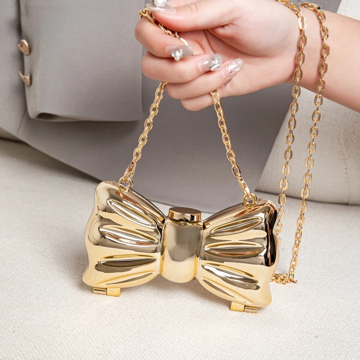 Mini luxury fashion metal bag with bow clasp Playful design with acrylic bow with sparkling European style chain shoulder bag